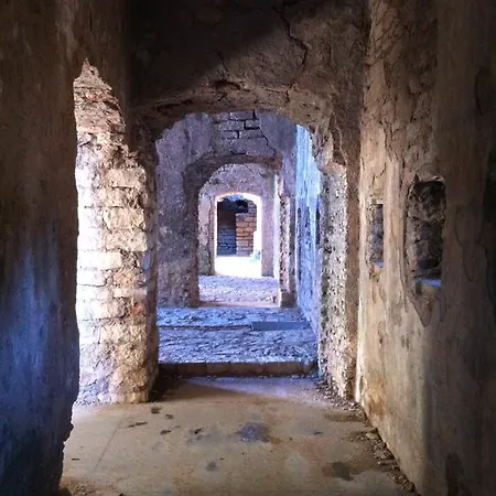 罗堪达阿拉斯特拉住宿加早餐旅馆